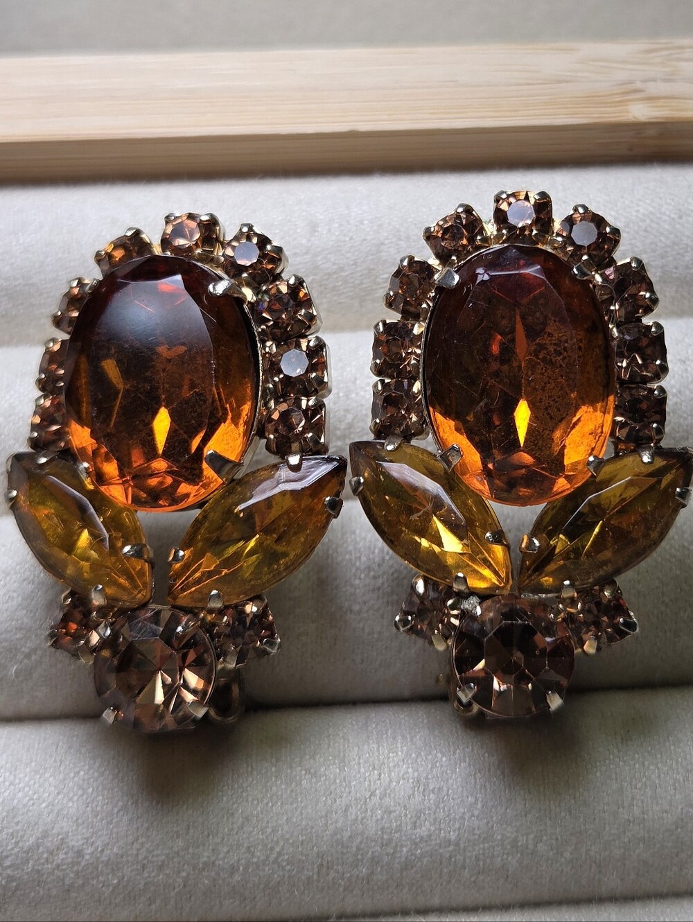 Vintage Juliana Style Faceted Stones Goldtone Clip Earrings